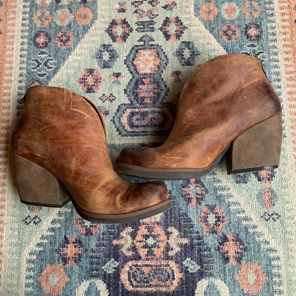 KORKS * Women Gemini distress brown leather chunky heel ankle boots size 8M